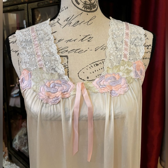 Vintage Vanity Fair 2 Piece Embroidered Vanity Fair Robe & Dress Slip Dress Set - Picture 4 of 10